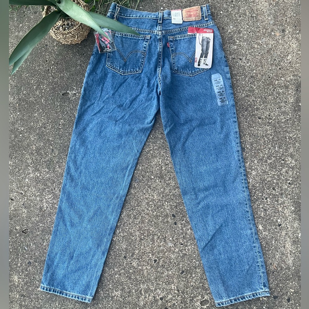 Vintage 2002 Levi’s 550 Classic Relaxed Long Jeans